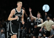 Матч между «Бруклин Нетс» и «Голден Стэйт Уорриорз», состоявшийся в ночь с 29 на 30 декабря по московскому времени, запомнится не столько разгромным поражением команды из Нью-Йорка (107:120), сколько ярким индивидуальным прорывом её 19-летнего российского разыгрывающего Егора Дёмина. Набрав 23 очка, он повторил личный рекорд результативности в Национальной баскетбольной ассоциации (НБА) и стал одним из ключевых игроков матча, войдя в топ-3 по результативности.