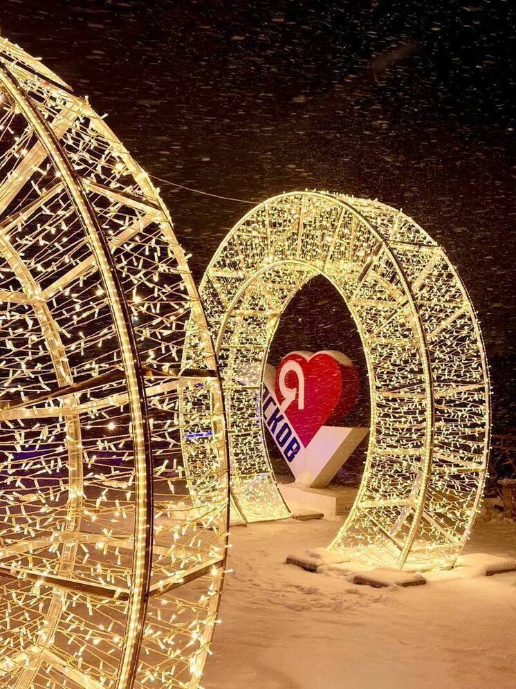 Главный городской каток Пскова готовится к открытию в начале января