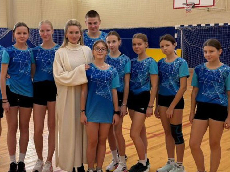 Спортсмены брянского поселка Дубровка получили сувениры ВФЛА