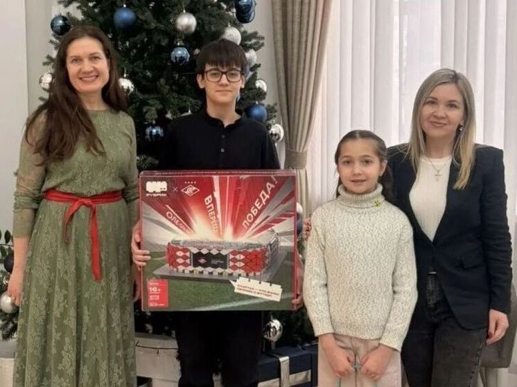 В курском Доме Советов исполнили новогодние желания детей