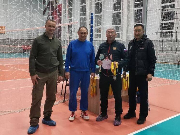 В Улан-Удэ подвели итоги Новогоднего турнира по волейболу среди ветеранов