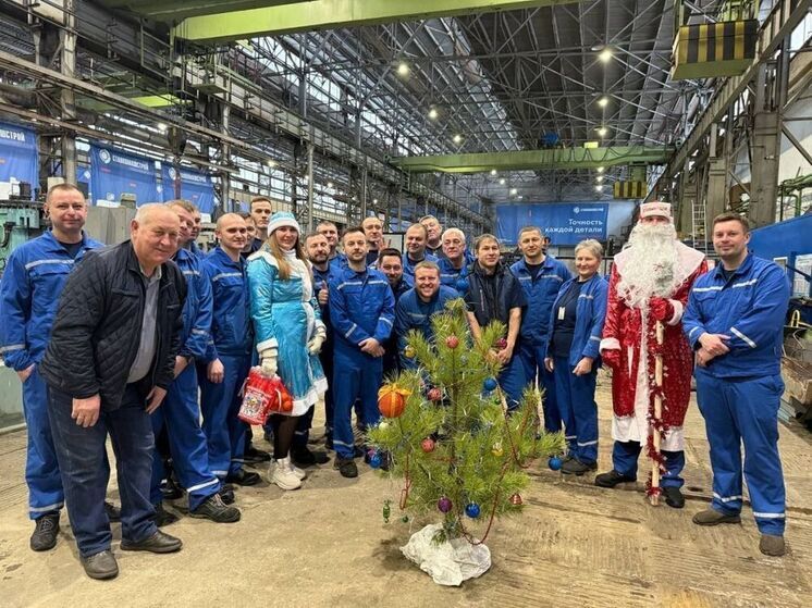 Дед Мороз и Снегурочка поздравили работников пензенского станкостроительного завода