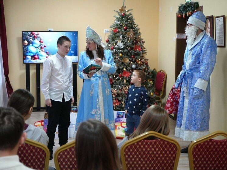 Накануне Нового года энергетики «Ярэнерго» подарили праздник детям