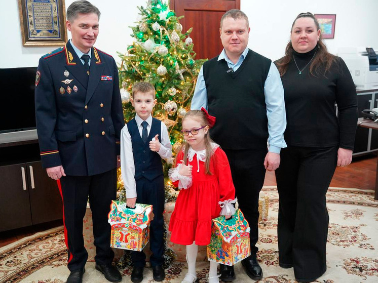 От кукольного домика до патрульной машины: как «Елка желаний» изменила день двоих липчан