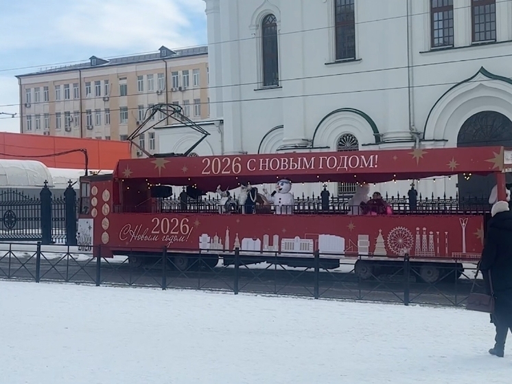 В Ростове-на-Дону в преддверии Нового года проехался праздничный трамвай