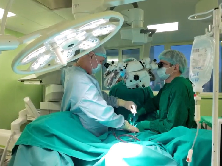 Ленинградские медики спасли пациентку с травмой позвоночника после ДТП