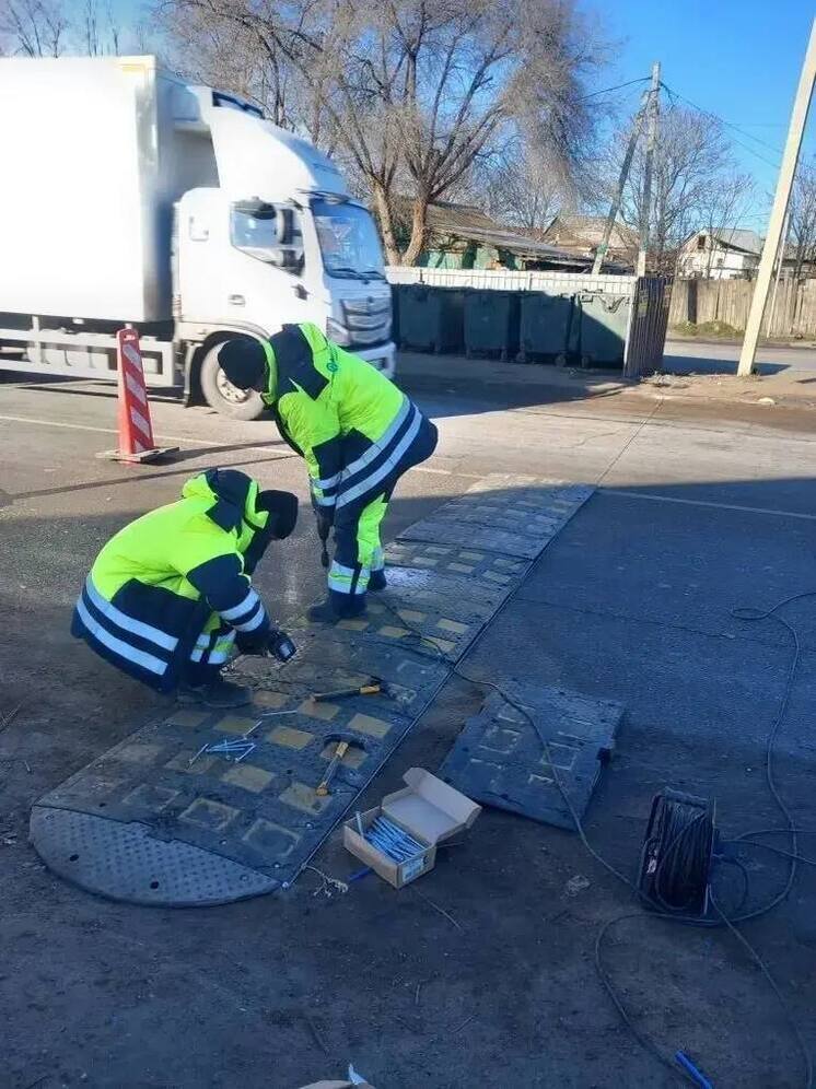 По обращению астраханца у пешеходного перехода установили «лежачего полицейского»