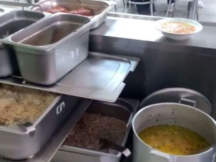 В Курске сотрудники мэрии проверили качество обедов в школе № 59