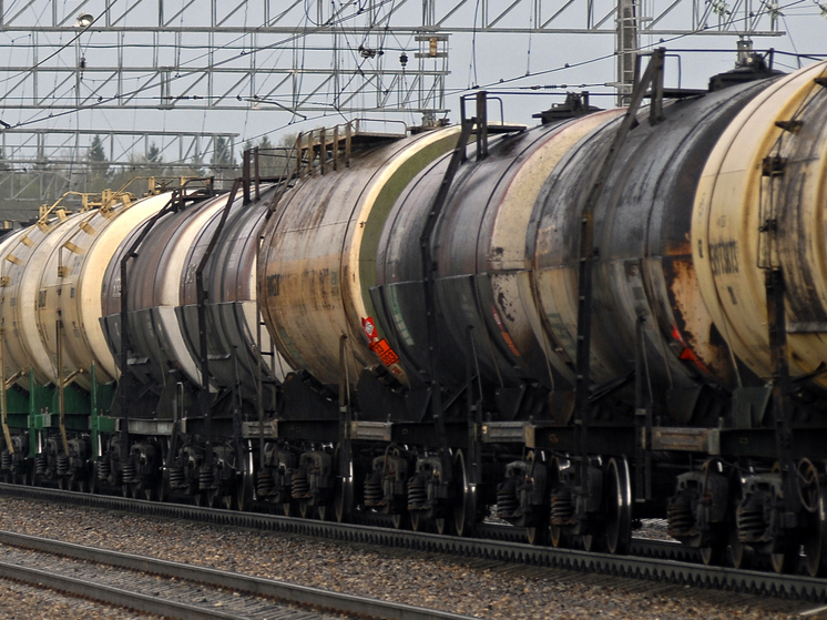 Со станции Чаис вывезли 17 тысяч тонн загрязненного грунта после схода цистерн