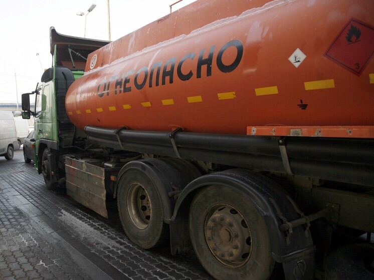 Цена бензина АИ-92 упала в декабре более чем на 10%, АИ-95 – почти на 20%