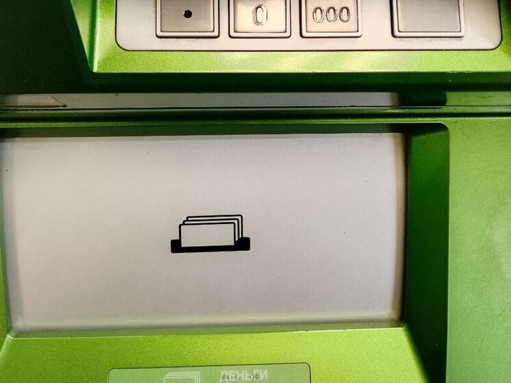 Три жителя Синявино заставили петербуржца купить им выпивку и отдать деньги