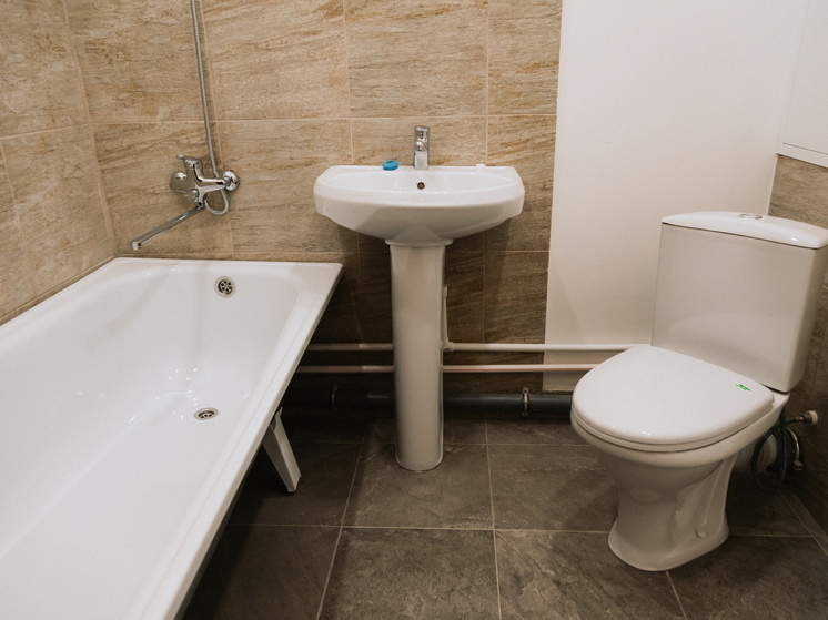 Омичам напомнили правила использования канализации в праздники