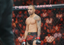 Бразилец выбил локоть во время защиты титула на турнире UFC 323