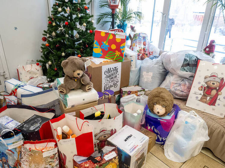 Детям из Иркутского хосписа передали новогодние подарки