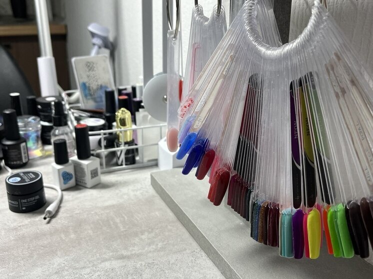 Петербурженкам подобрали привлекающий любовь маникюр на Новый год