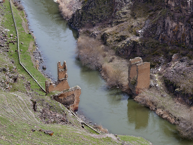 Турция и Армения решили упростить выдачу виз владельцам дипломатических паспортов