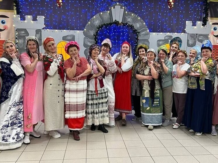 «Танцы народов мира»: серпуховские «Активные долголеты» встретили Новый год с огоньком