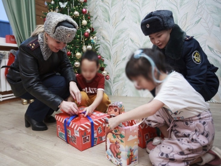 Мечты сбываются: Сотрудницы УФСИН Якутии подарили детям новогоднее чудо