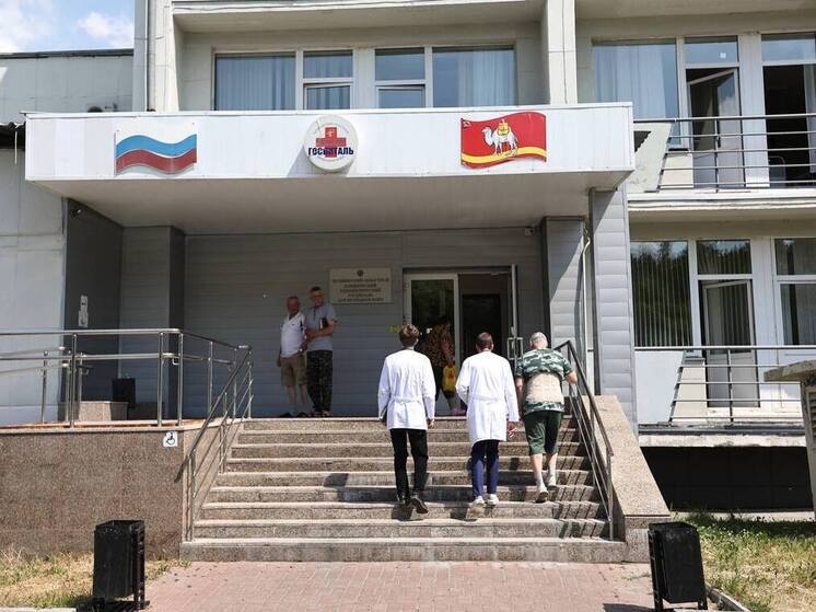 В преддверии Нового года Алексей Текслер посетил окружной военный госпиталь