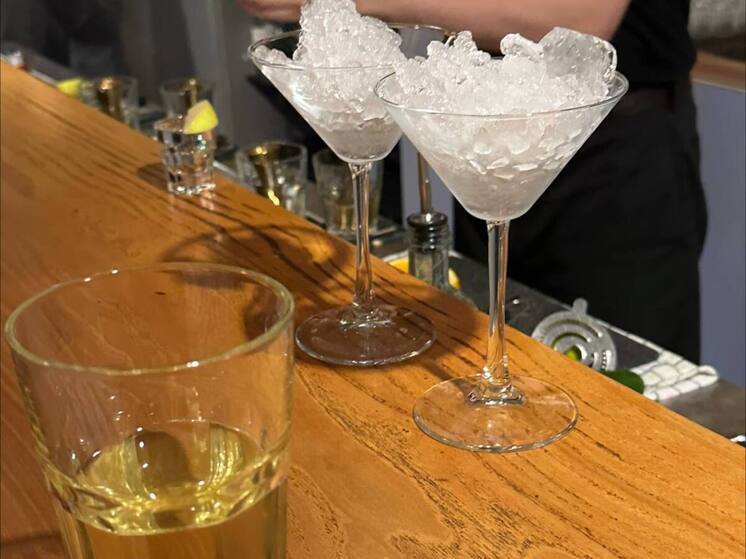 В Петербурге думают запретить входы со двора в бары ради безопасности