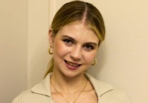 Популярная российская фигуристка-одиночница Александра Трусова опубликовала результаты предпраздничной фотосессии. На фотографиях присутствовали почти все члены семьи, за исключением отца спортсменки.