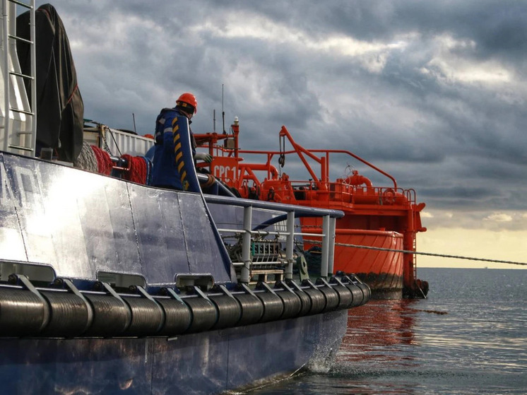 Казахстан потерял 6% нефтедобычи после атаки на КТК