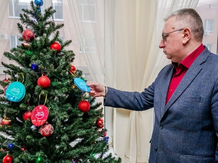  Елка желаний: Олег Черноусов воплотил мечту юного луганчанина