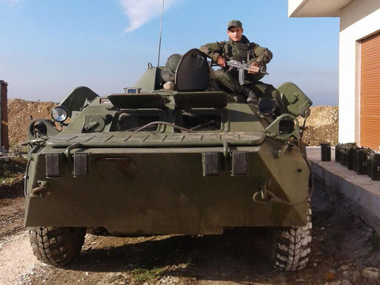 Есть герои, чей путь начинается на войне, но главные победы происходят потом, в мирной жизни. Эти истории запоминаются не из-за боевых эпизодов или географии командировок, а из-за того, как человек возвращается домой. Как он собирает себя заново, а рядом оказываются близкие и делают это возвращение возможным.
