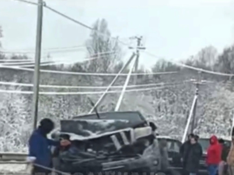 В Смоленской области произошло жесткое ДТП с девятью машинами