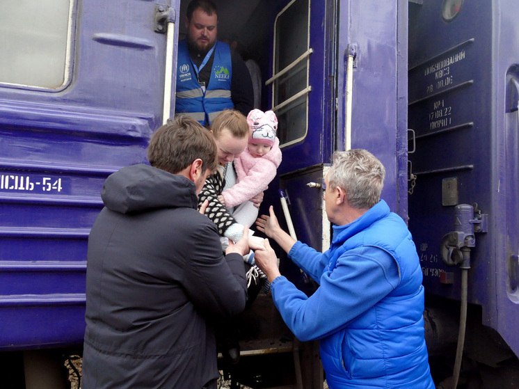 Власти Украины приказали эвакуировать жителей 45 сел Днепропетровской области