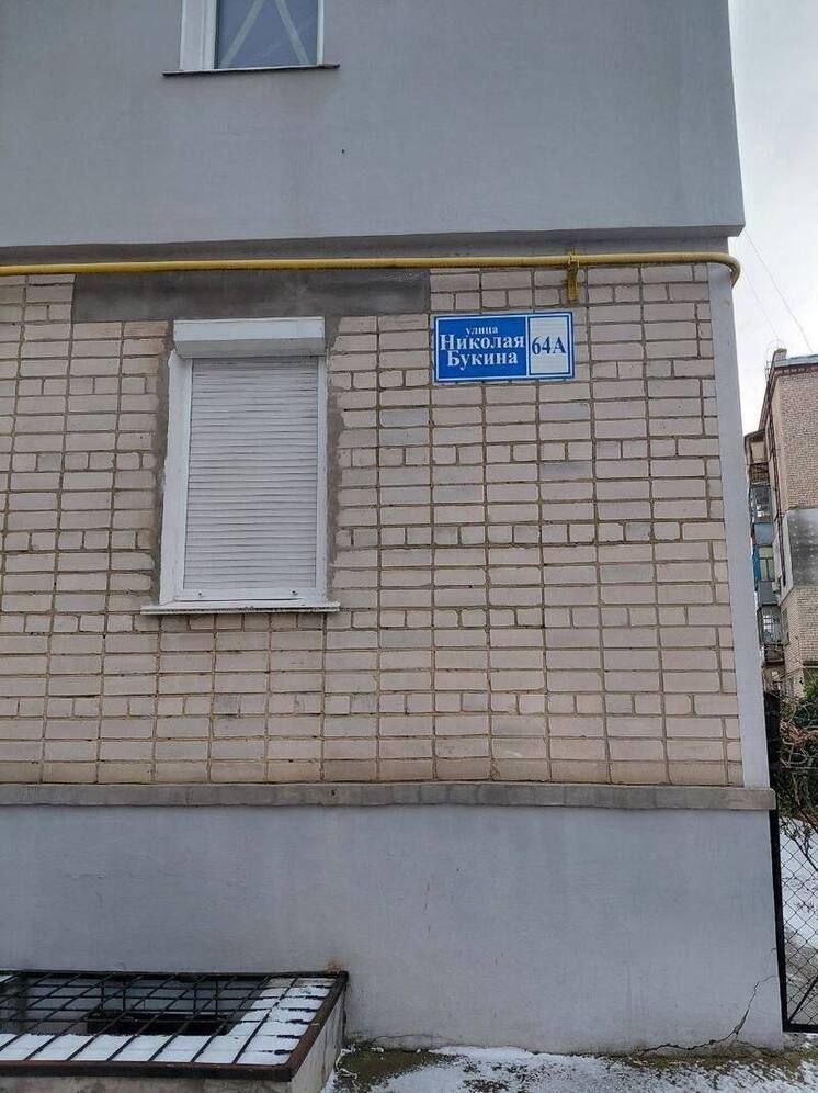 В Новой Каховке заменяют старые адресные таблички на новые