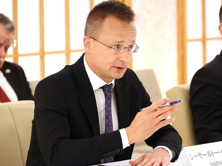 Сийярто: ошибочная политика нынешнего руководства ЕС ведет Европу к военному конфликту