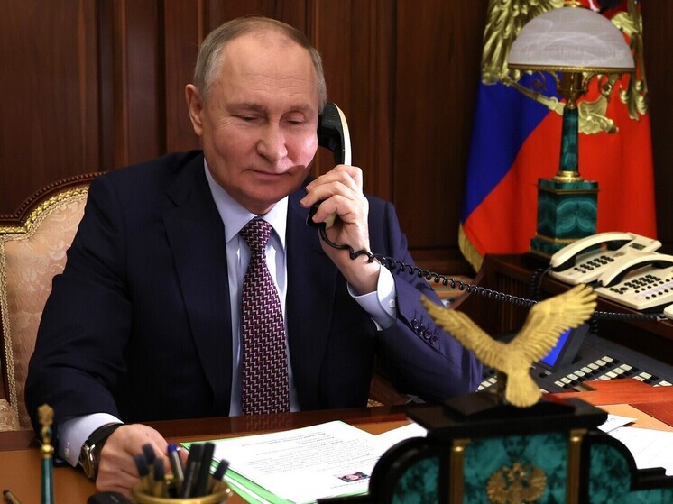 Путин и Пезешкиан обсудили по телефону двусторонние отношения РФ и Ирана