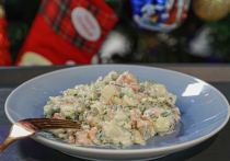 Новогодние праздники традиционно ассоциируются с обилием майонезных салатов, жирных горячих блюд и избытком сахара