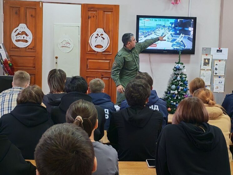 Следователь провел инструктаж для пензенского молодежного отряда содействия полиции