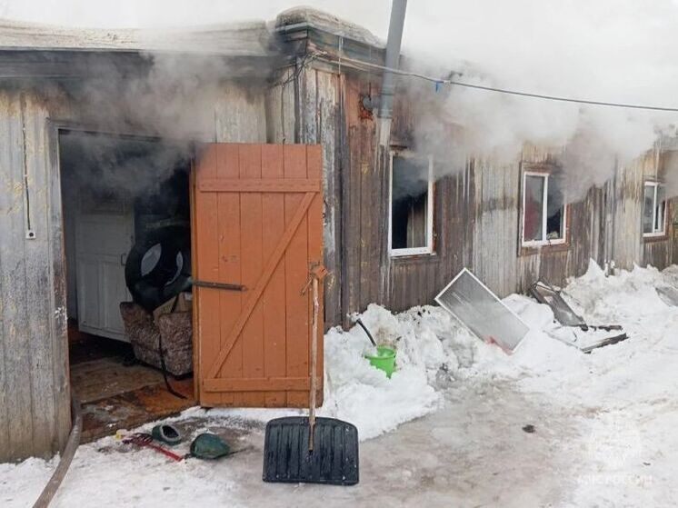 При пожаре в Башкирии спасли троих детей