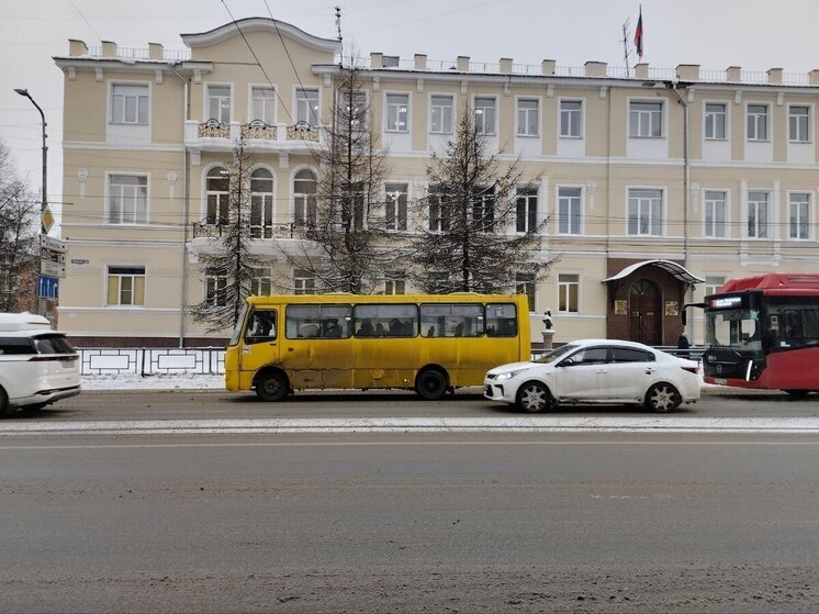 Под Новый год жители 5 населенных пунктов Ивановского района остались без автобусов