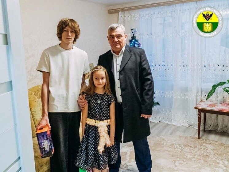 Мэр Мелитополя исполнил новогодние желания юных жителей