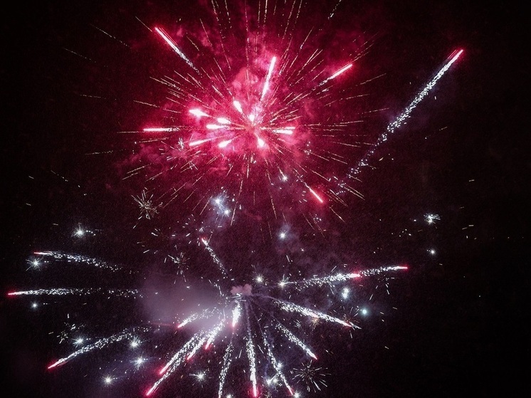 Адвокат Лунев: запуск фейерверка во дворе чреват штрафом на сумму до 15 тыс. рублей