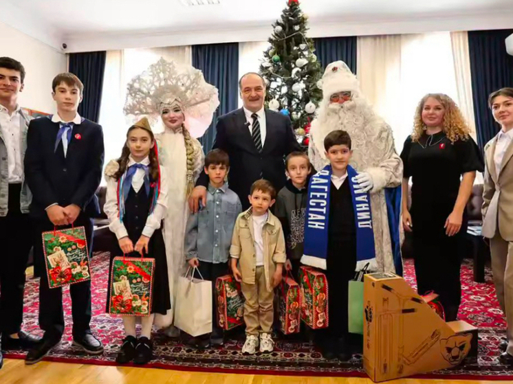 Более 1800 детей из Дагестана приняли участие в «Ёлке желаний»