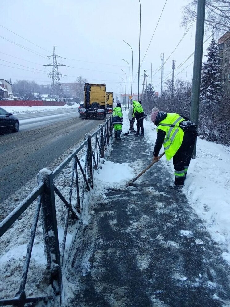 В Пензе расчистили тротуары и ключевые магистрали от снега