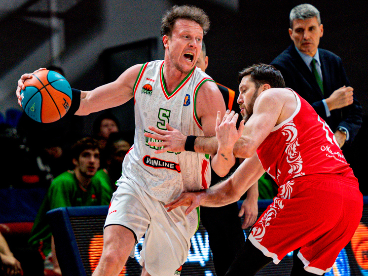 Если говорить о некоторых итогах российского баскетбола, то можно смело говорить о процессе увядания. Если перефразировать название известного произведения Габриэля Гарсиа Маркеса, то получится «Осень баскетбола». Однако что послужило толчком к этому процессу, что стало причиной, и какие будут последствия? Попытаемся ответить на эти вопросы. 