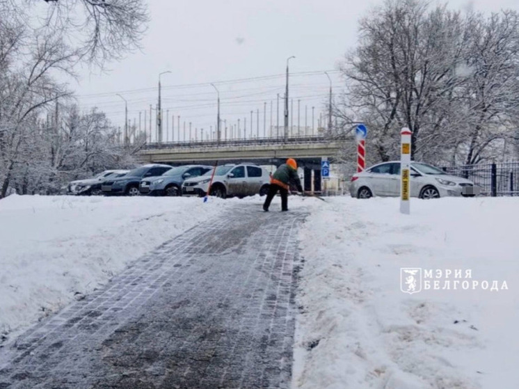 237 человек и 73 единицы техники убирают улицы Белгорода от снега