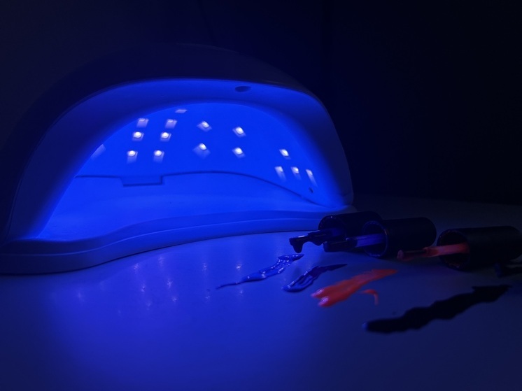 Новгородкам рассказали, что «золотые» ногти на Новый год станут магнитом для финансов