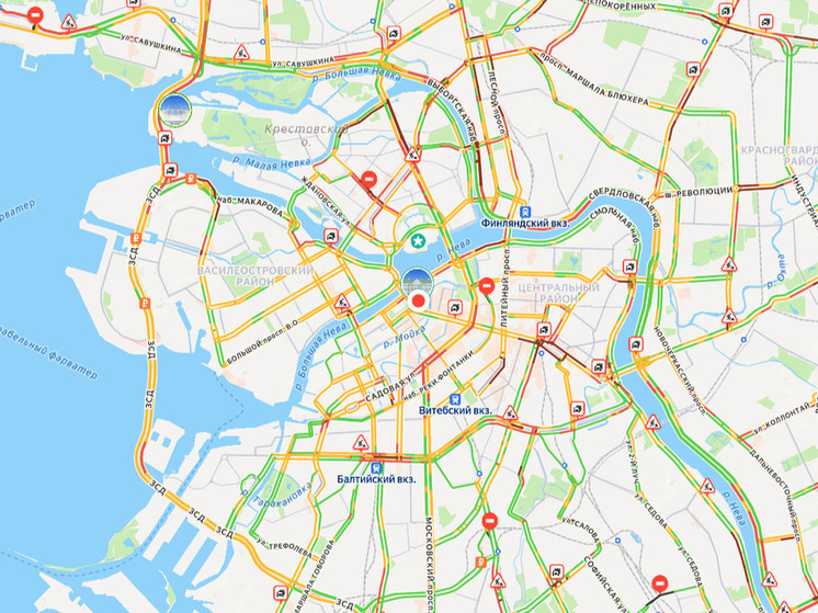 Предпраздничный снегопад сковал Петербург семибалльными пробками