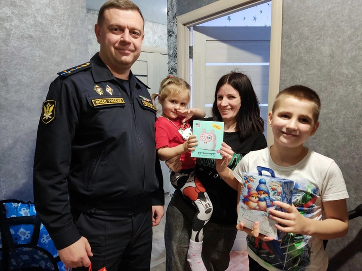 Орловские приставы исполнили желание трехлетней Полины