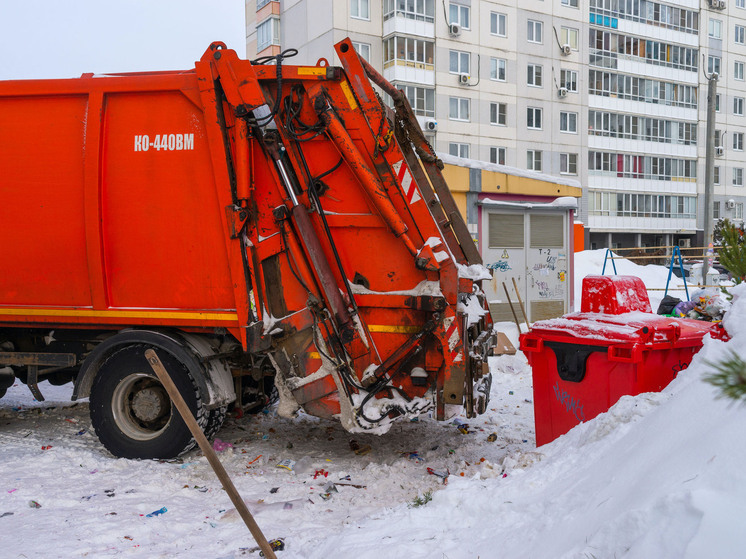Челябинцам напомнили: за парковку у мусорки прилетит штраф!