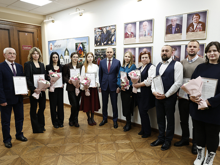 Беспрозванных подарил 11 медработникам по 2,5 млн на покупку квартиры