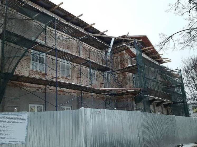 Кирпичную кладку восстанавливают в Доме купца Варакина в Вологде