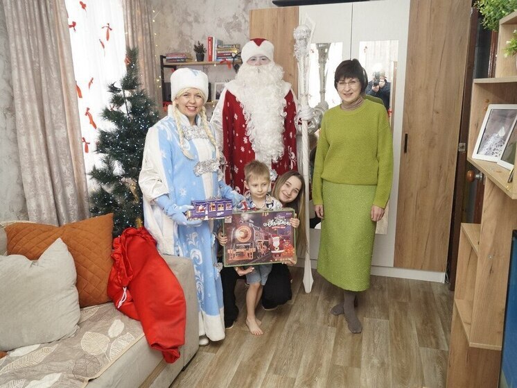 Глава Козельского МО помогла Деду Морозу купить железную дорогу